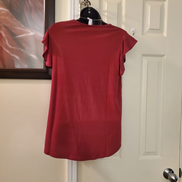 Ruffled Sleeve Curved Hemline Top - Picture 5 of 9